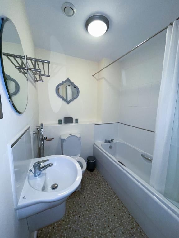 Air Rentals - Bath room