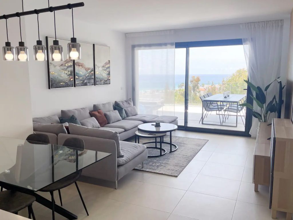 Lounge Apartment Sea Views
